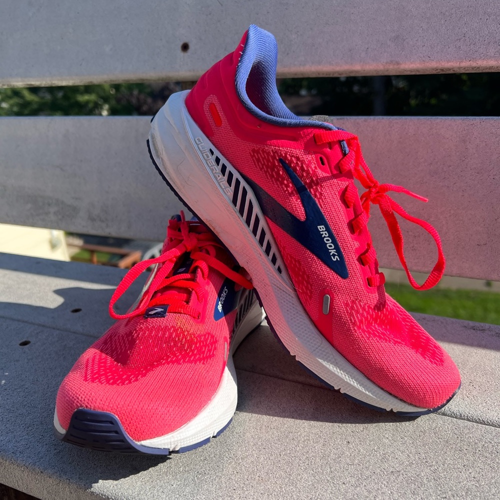 Brooks Launch GTS 9